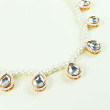 Load image into Gallery viewer, Kundan Stone Jewellery Set