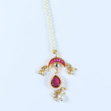 Load image into Gallery viewer, Kundan Studded Handcrafted Maang Tikka for Girls Red