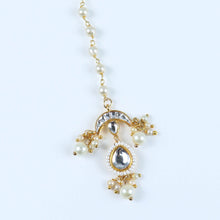 Load image into Gallery viewer, Kundan Studded Handcrafted Maang Tikka for Girls Gold