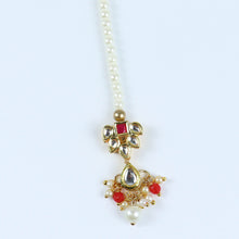 Load image into Gallery viewer, Kundan Studded Handcrafted Maang Tikka for Girls Red