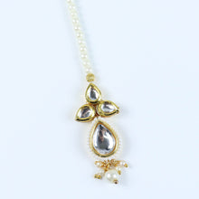 Load image into Gallery viewer, Kundan Studded Handcrafted Maang Tikka for Girls White