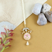 Load image into Gallery viewer, Kundan Studded Handcrafted Maang Tikka for Girls Pink