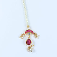 Load image into Gallery viewer, Kundan Studded Handcrafted Maang Tikka for Girls Red

