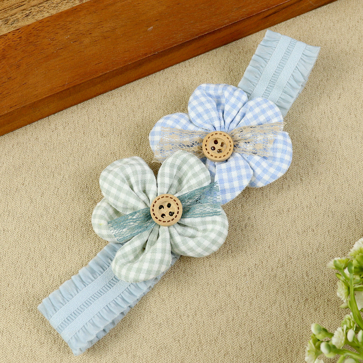 soft, stretchable elastic headband featuring pastel flowers.