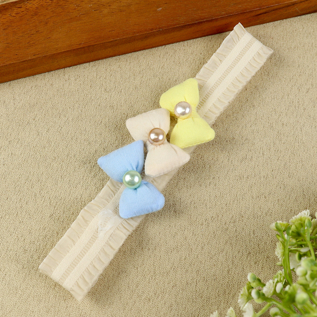 soft, stretchable elastic headband featuring pastel flowers.