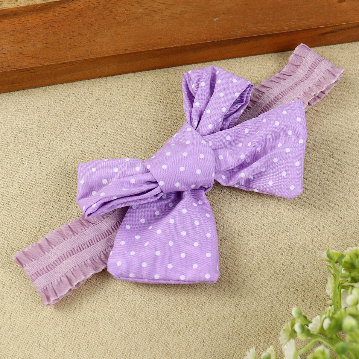 soft, stretchable elastic headband featuring pastel flowers.