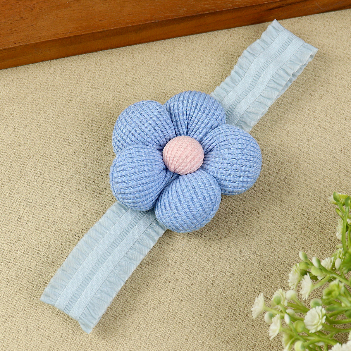 soft, stretchable elastic headband featuring pastel flowers.