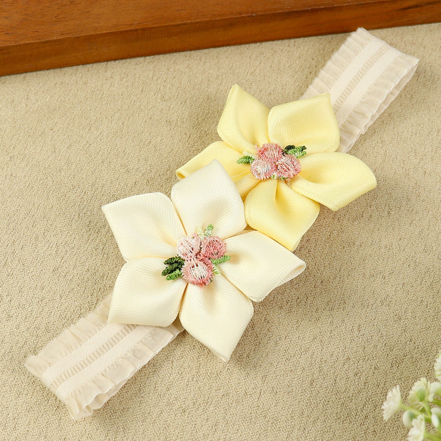 soft, stretchable elastic headband featuring pastel flowers.