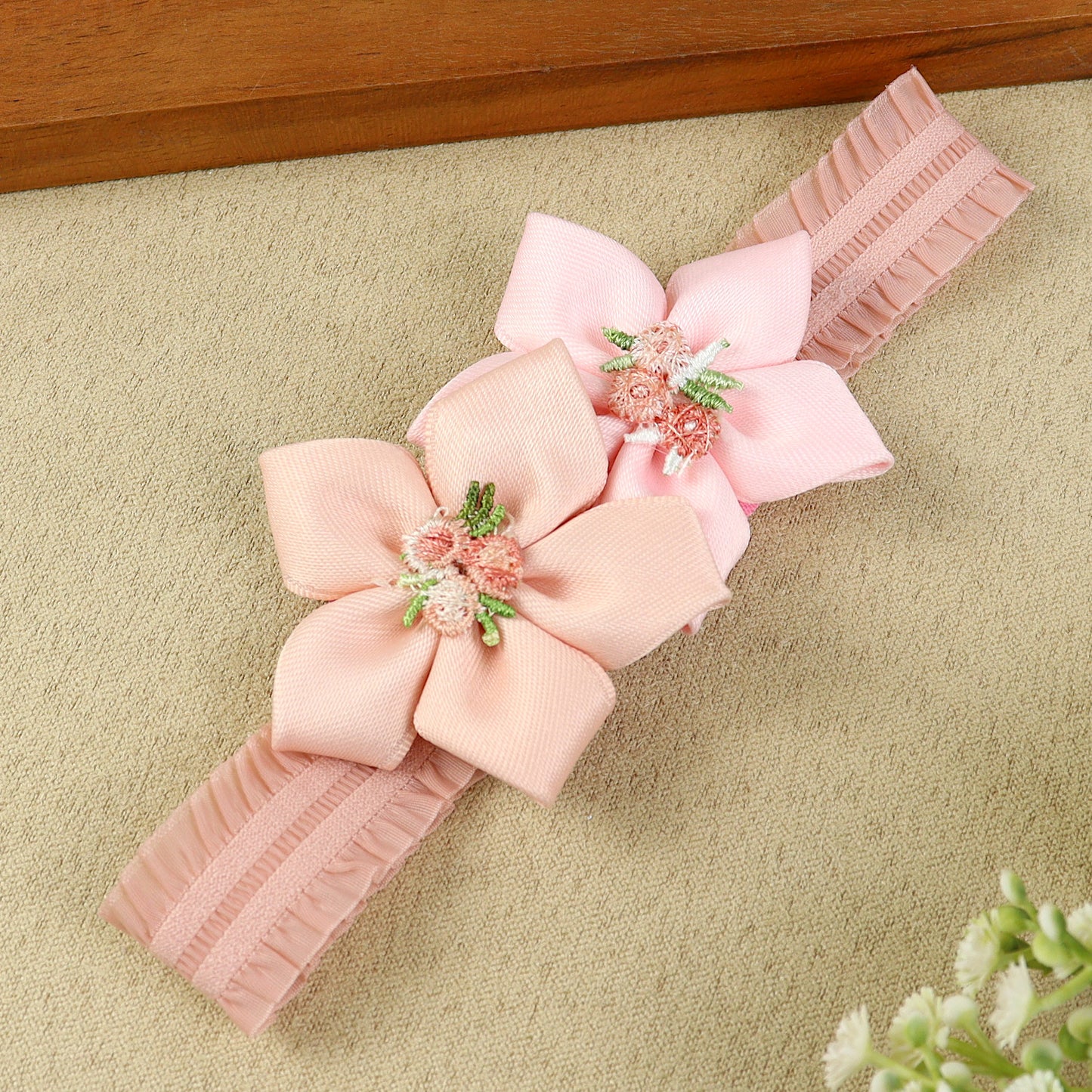 soft, stretchable elastic headband featuring pastel flowers.