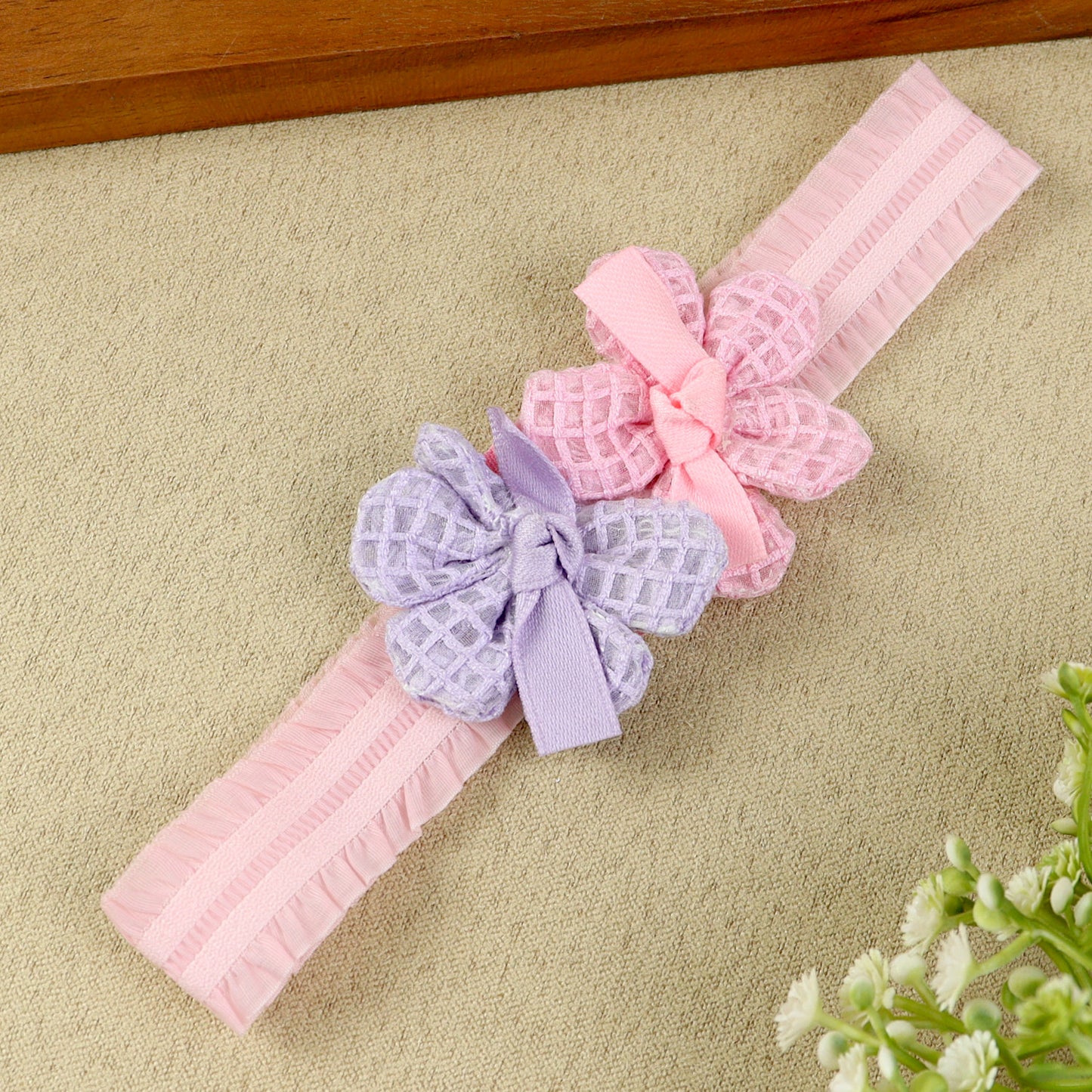 soft, stretchable elastic headband featuring pastel flowers.