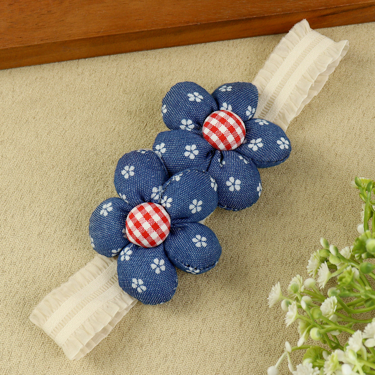 soft, stretchable elastic headband featuring pastel flowers.