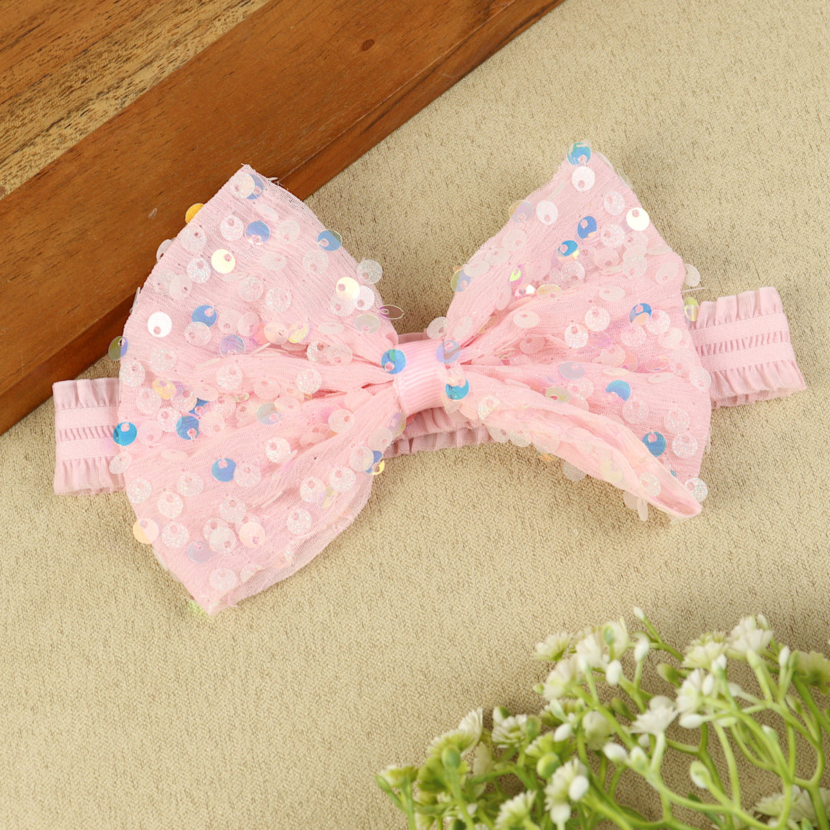 soft, stretchable elastic headband featuring pastel flowers.