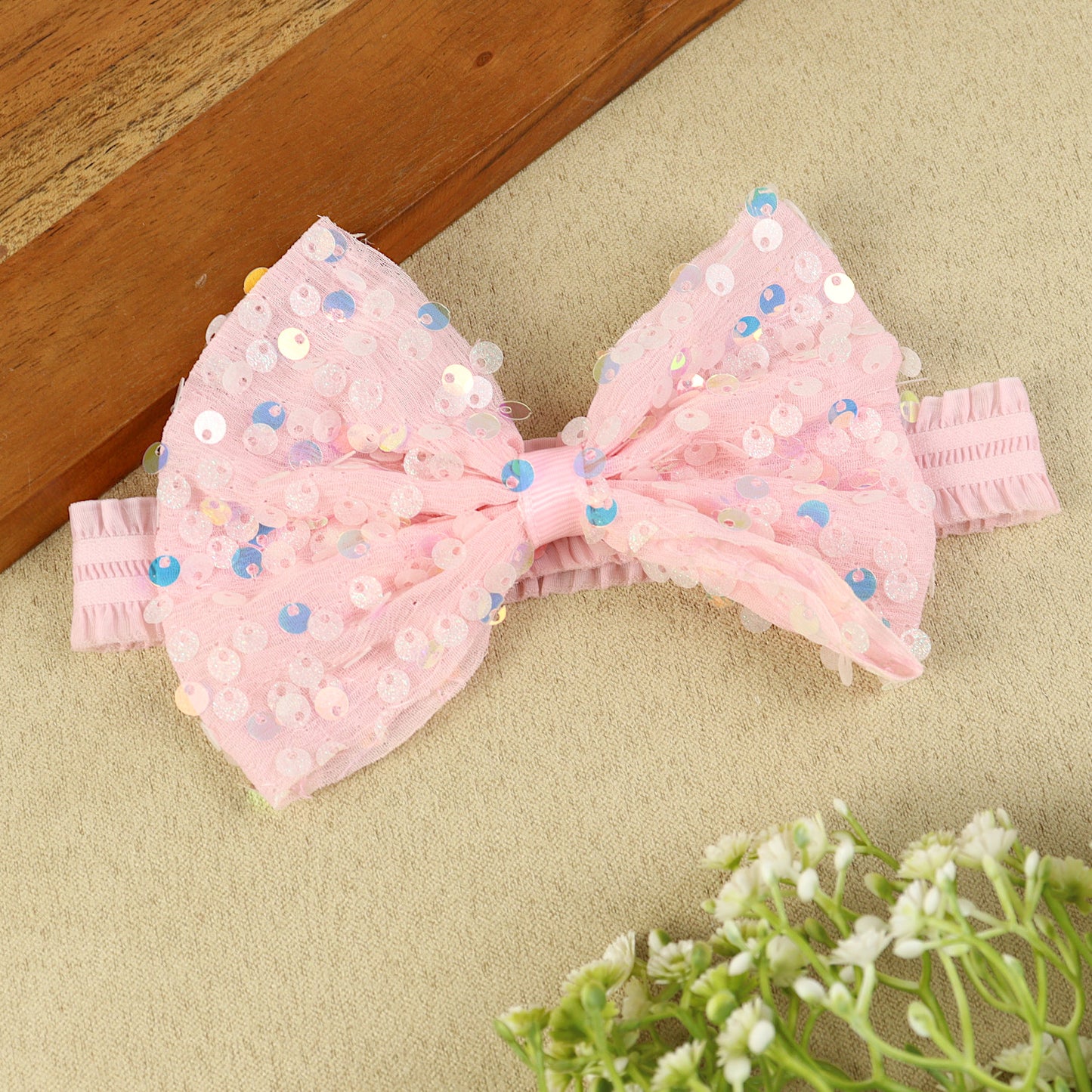 soft, stretchable elastic headband featuring pastel flowers.