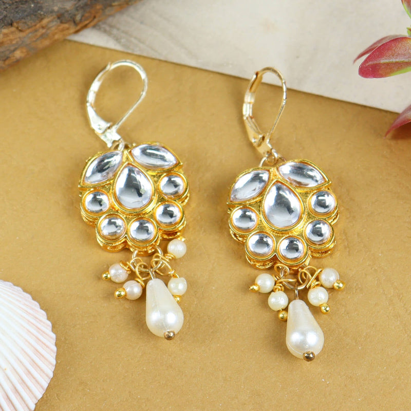 Explore exquisite ethnic jewelry for girls and add a touch of charm and elegance to their festive look. Shop for bracelets, necklace, earrings and jewellery sets. Light Weight. Comfort Fit. Value Buy. Product from Asthetika Kids. 